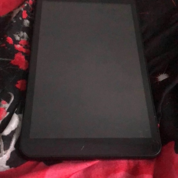 I am selling this government Qlink tablet it’s free of cracks & charges properly - Picture 2 of 2